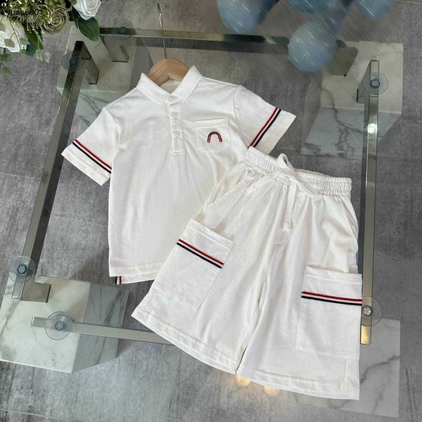 Boys populaires à manches courtes pour enfants vêtements de créateurs de conception de baby-tracks combinaisons 100-150 cm de design de couleur solide Polo et shorts 24april