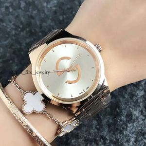 Montre-bracelet à quartz de marque décontractée populaire pour femmes fille avec bracelet en acier en métal montres cadeau de mode durable joli charmant confortable 9674