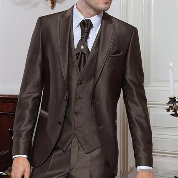 Smokings de marié en chocolat populaires Peak Lapel Groomsmen Mens Wedding Dress Excellent Man Jacket Blazer 3 Piece Suit (Veste + Pantalon + Gilet + Cravate) 701