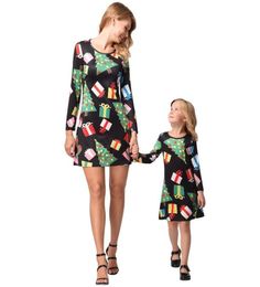 Vêtements pour enfants de Noël populaires robes familiales assorties tenues 2018 Impression des vêtements assortis à manches longues maman et fille robe8638508