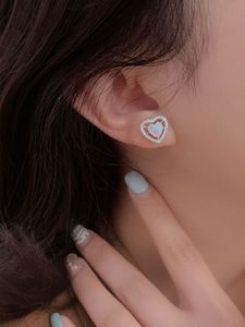 Boucles d'oreilles Auspicious naturelles européennes et américaines populaires pour femmes, avec un sens du design polyvalent pour la niche