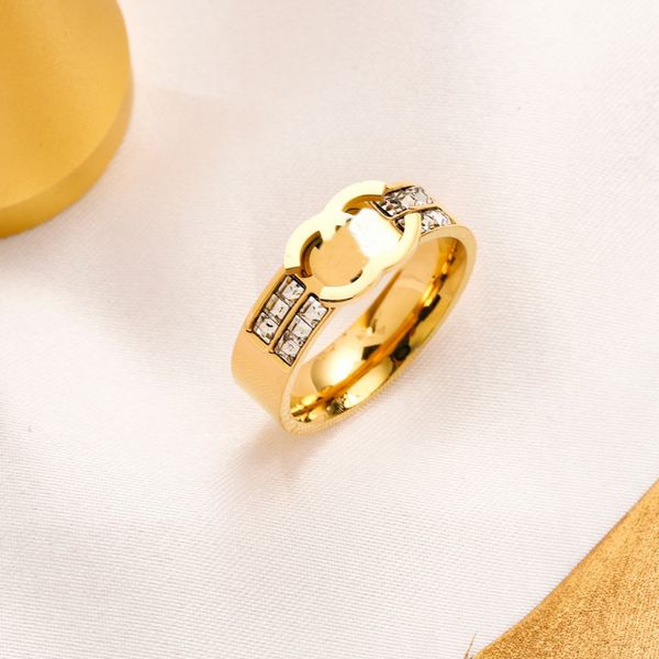 Marca de moda popular Anillo Diseñador Diseños de anillos de boda Amor para mujeres Anillo chapado en oro de 18 k Accesorios de joyería de lujo de acero inoxidable Pareja Familia con caja