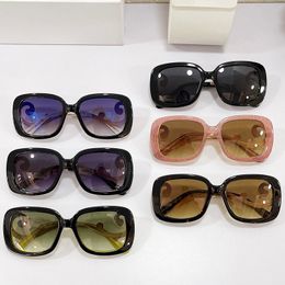 Moda popular para hombre para mujer Gafas de sol de diseñador SPR1052 El diseño único del templo te hace reconocer instantáneamente tus atributos de moda Calidad superior con caja original