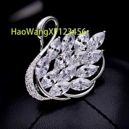 Populaire Ice Out VVS moissanite Diamond Swan Broche Zilver 10k 14k 18k gouden bling Broche Pins Moeders Dag cadeau