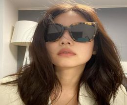 Populaire Jennie en Kuku New Fashion Sunglasses Women Ins Big Face UV zonnebril 2020 Nieuwe mode zonnebril6783651