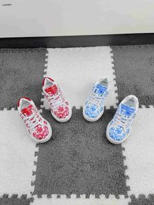 Populaire kinderen sneakers rood en blauw patroonontwerp babyschoenen maat 26-35 doosbescherming meisjesbord schoenen ontwerper jongens schoenen 24april