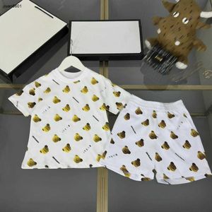Populaire kinderen tracksuits Designer Boys Summer Short Sheeved Suit Babykleding Maat 100-150 cm 2pcs Doll Bear Patroon Print T-shirt en shorts 24 May