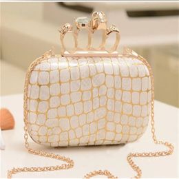 Popular Knuckle Womens Evening Clutch Designer Clutch Bolsos de cuero Gold Purse Online Skull Wild Luxury Party Shouldes bag