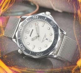 Montres chronomètre pour hommes populaires 43mm President Sports Outdoor Chronograph Quartz Battery Arrow Pins Full Functional Six Stiches Bracelet Watch Montre De Luxe