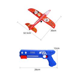 Avion de mousse catapulte en ligne populaire avec un fusil de chasse, jetant des enfants dans le ciel, des jouets sportifs en plein air, un petit garçon