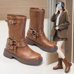 Populaire rétro western Cowboy femmes bottes 2023 été automne nouveau style britannique boucle en métal polyvalent tube moyen Martin botte courte