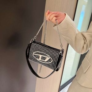 Sac en strass populaire pour les femmes en été, nouveau sac à bandoulière à chaîne tendance et capable, paquet de niche sous les bras à épaule unique célèbre sur Internet 2024