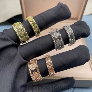 Popular diseñador de anillo Sweet Clover Silver Ring Kaleidoscope para hombre Rings Luxury Designer Rings Flower Metal Femenino Femenino Pareja Regalo 2024 Trendy ZL169 F4