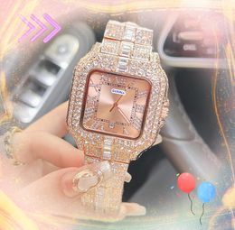 Les amateurs de bagues de diamants étoilés brillans brillants montres pour hommes carrés de réservoir romain rose rose or argent en acier inoxydable horloge