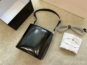Populaire schouderontwerper Woman Patent Leather Bucket Bags Handtas Vrouwen hoogwaardige dameskoppeling Portemuleert mini -handtassen met eenvoudig en getextureerd ontwerp