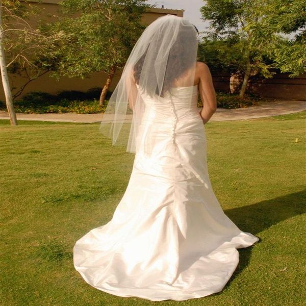 Voiles de mariage de conception simple populaire longueur de coude courte une couche bord coupé tulle accessoire de mariée sur mesure made242M