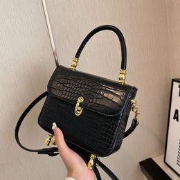 Bolso pequeño popular para bolso para mujeres Nuevo patrón de cocodrilo de alta gama bolsa de cuerpo cruzado de hombro único, diseño de nicho, bolsa cuadrada pequeña portátil