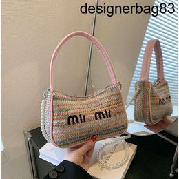 Bolsos tejidos de paja con diseño Popular de interés especial para mujer, bandolera mensajero con cadena de retales en contraste de Color, novedad de 2024