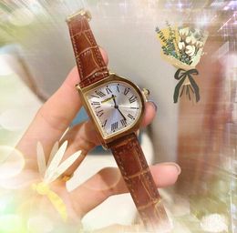Populaire speciale vorm Romeinse tankwijzerhorloges Echt lederen riem Klok Dames quartz uurwerk Chronograaf Vintage klein cool horloge Montre de luxe geschenken