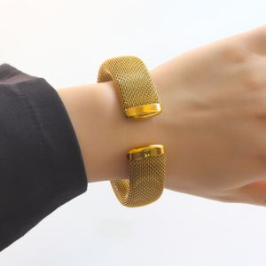 bracelets pour femmes élégants de style populaire Vente en gros de bracelets en maille d'acier inoxydable par les fabricants, bracelets à la mode en forme de C Amazon