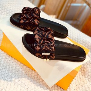 Populaire zomerklein Slijders Sandaalschoenen Dames schuiven niet-slip buiten satijnen gevoel slippers slippers slippers sandalia's explosieve elegante sandalen