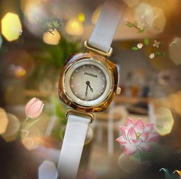 Populaire Amerikaanse vrouwen Special Designer Watch geïmporteerde kwarts Moving Time Clock echte lederen band super Bright Classic Business Bracelet Gifts polshorloge -tafel