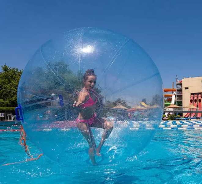 Populär vatten promenadboll PVC uppblåsbar zorb vattenpromenad dansar sport vatten boll 2m