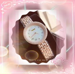 Montre-bracelet populaire pour femmes, pleine de diamants, petite taille, horloge à batterie, mouvement à Quartz, affaires, loisirs, bracelet en acier inoxydable, numéro numérique romain, cadeaux