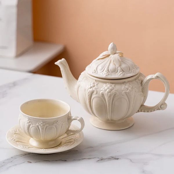 Juego de Taza de té y platillo de porcelana, tetera blanca, taza de té de la tarde inglesa, cafetera de alta calidad, Taza de cerámica para fiesta y café 240102