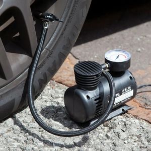 Portable 12V 300PSI Mini Bomba de compresor de aire Los neumáticos de neumáticos de neumáticos 15 lpm se inflan rápidamente para la motocicleta automática bicicleta de kayak negro