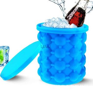 Portable 2 en 1 Grand moule de seau à glace en silicone avec couvercle Outils de fabrication de cubes permettant d'économiser de l'espace pour la cuisine Party Barware HKD230828