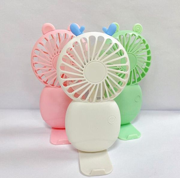 Ventilador portátil de dibujos animados Mini ventilador recargable USB con ventiladores eléctricos de mano de tres velocidades para viajes en casa Ventilador refrigerador para acampar con soporte para teléfono