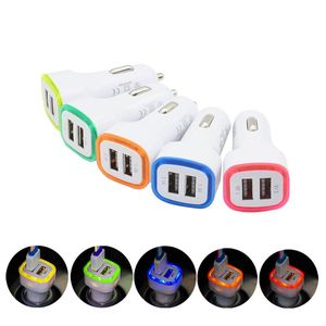 Chargeur de voiture automatique à lumière LED de conception portable 5V 2.1A Deux doubles USB Mini universel pour iPhone7 6S Samsung HTC Huawei Adaptateur de charge coloré