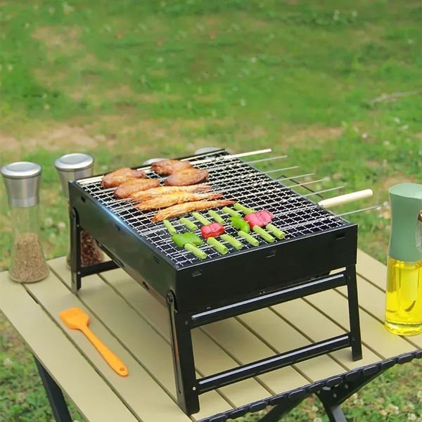 Grill portable BBQ Grill au charbon de bois Mini Grill Kit d'outils en acier inoxydable Cuisine en plein air Camping Pique-nique Plage Camping Grill 240308