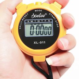 Portable Handheld Sports Stop Watch Digital Affichage Tiper de fitness Counter 4Colors For Sports Stopwatch Chronograph Professional 240430