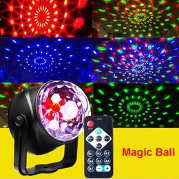 Portable Laser Stage Lichtsled Effects RGB Magic Ball Mini DJ met afstandsbediening voor Kerstfeestclubprojector