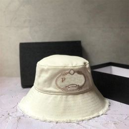 Draagbare luxe hoeden eenvoudige P Designer Caps Denim Mens Summer Outdoor Climbing Fisherman Casquette Fashionable Frayed Brim Embet Hat Cowboy Canvas PJ052 C23