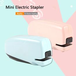 Mini agrafeuse électrique portable pour le bureau d'école Home Student Electric Agratery Stationnery Auto Rechargeable 24/6 Staple 240417