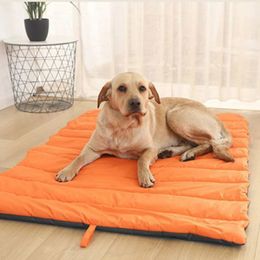 Mat de compagnie portable Fournitures pour animaux de compagnie pliables lits pour chiens imperméables pour le sac de transport de rangement