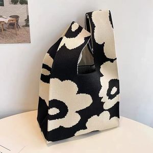 Petit sac Portable de grande capacité pour femmes, fourre-tout tricoté de niche, sac de rangement, nouvelle collection 2023