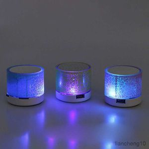 Draagbare luidsprekers Mini draagbare autoradio Dazzling Crack LED-verlichting Draadloze Bluetooth Subwoofer Luidspreker Ondersteuningskaart voor pc / mobiele telefoon R230725