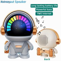 Portable Haut-parleurs Nouveau haut-parleur astronaute Bluetooth sans fil TWS couplet mignon bureau espace robot subwoofer Bluetooth haut-parleur cadeau extérieur YQ240124