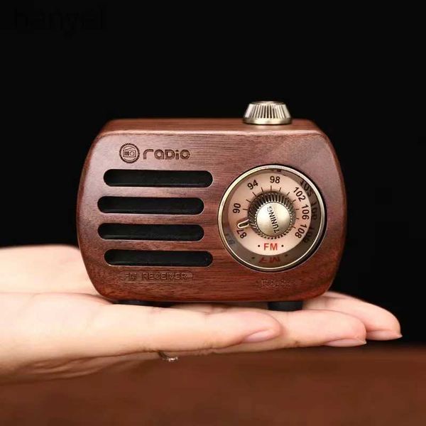 Altavoces portátiles Mini altavoz de radio retro de madera portátil FM Bluetooth 5.0 Carga USB Salida de audio AUX Subwoofer Reproductor de MP3 R818 24318