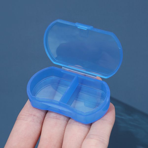 Mini caja de pastillas de plástico de viaje portátil Estuche de medicina 2 compartimentos Joyas Piezas de cuentas Organizador Caja de almacenamiento DH7856