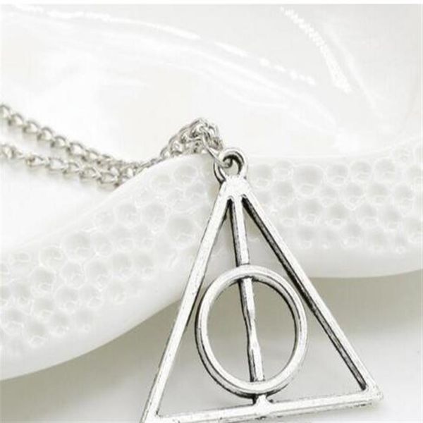 Porter Collier Luna Deathly Hallows Triangle Circulaire Pendentif Rétro Collier Chandail Chaîne 60pcs / lot W662277f