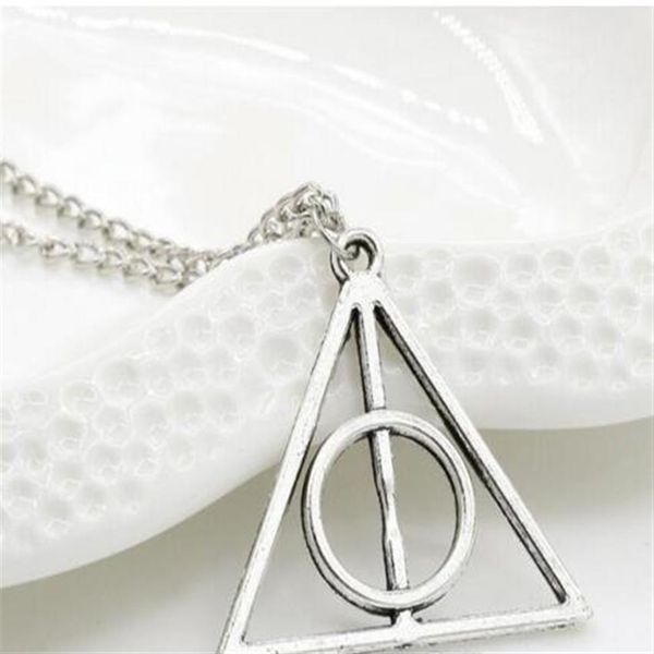 Porter Collier Luna Deathly Hallows Triangle Circulaire Pendentif Rétro Collier Chandail Chaîne 60pcs / lot W6622963