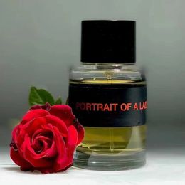 Portret van een dame Merk Damesparfum 100 ml Une Rose Hiver En Passant Geuredities De Parfums Langdurige goede geur Bloemenspray Keulen Hoge kwaliteit