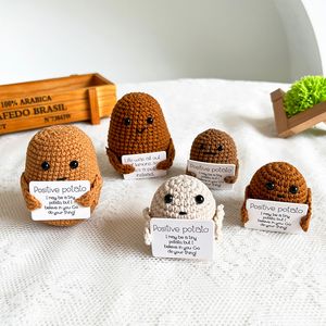 Positive Potatoes Home Room Decor Ornament Breien Geïnspireerd Toy Tiny Yarn Doll Funny Christams Gift Woondecoratie Accessoires