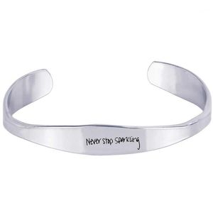 Citation positive Never Stop Bracelet scintillant manchette ouverte gravé bracelets inspirants pour femmes bijoux cadeaux de fête d'anniversaire bracelet