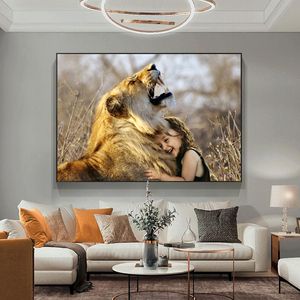 Posters en prints Lion and Girl Love Pictures Canvas schilderen Wall Art voor woonkamer Home Decoratie geen frame